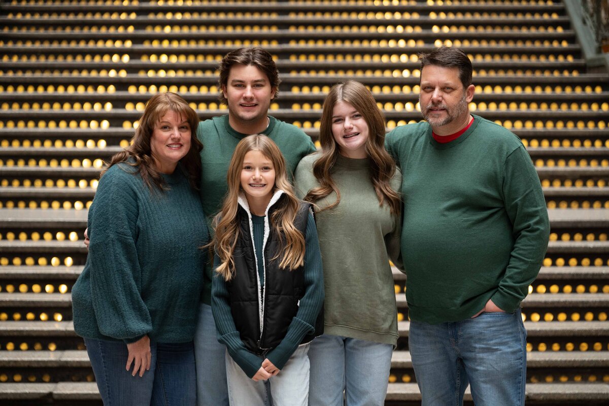 ChristmasFamilyPhotosMedinaOhioPositivelyPortraits-10