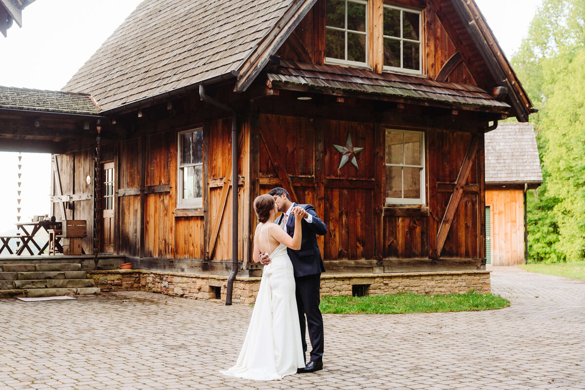 Hot-Springs-Cabin-NC-Elopement-17