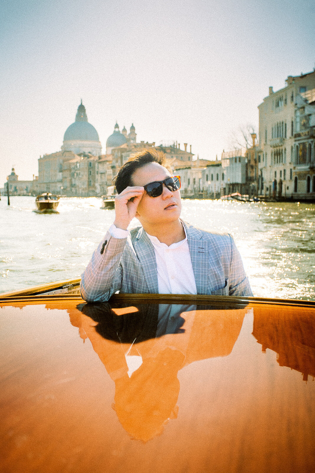 Venice-taxi-boat-luxury-photoshoot-couple-wedding31