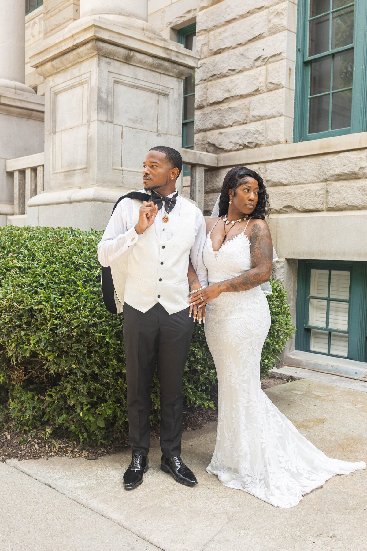 outdoor-wedding-at-DeKalb-Courthouse-Amanda-Richardson-Photography