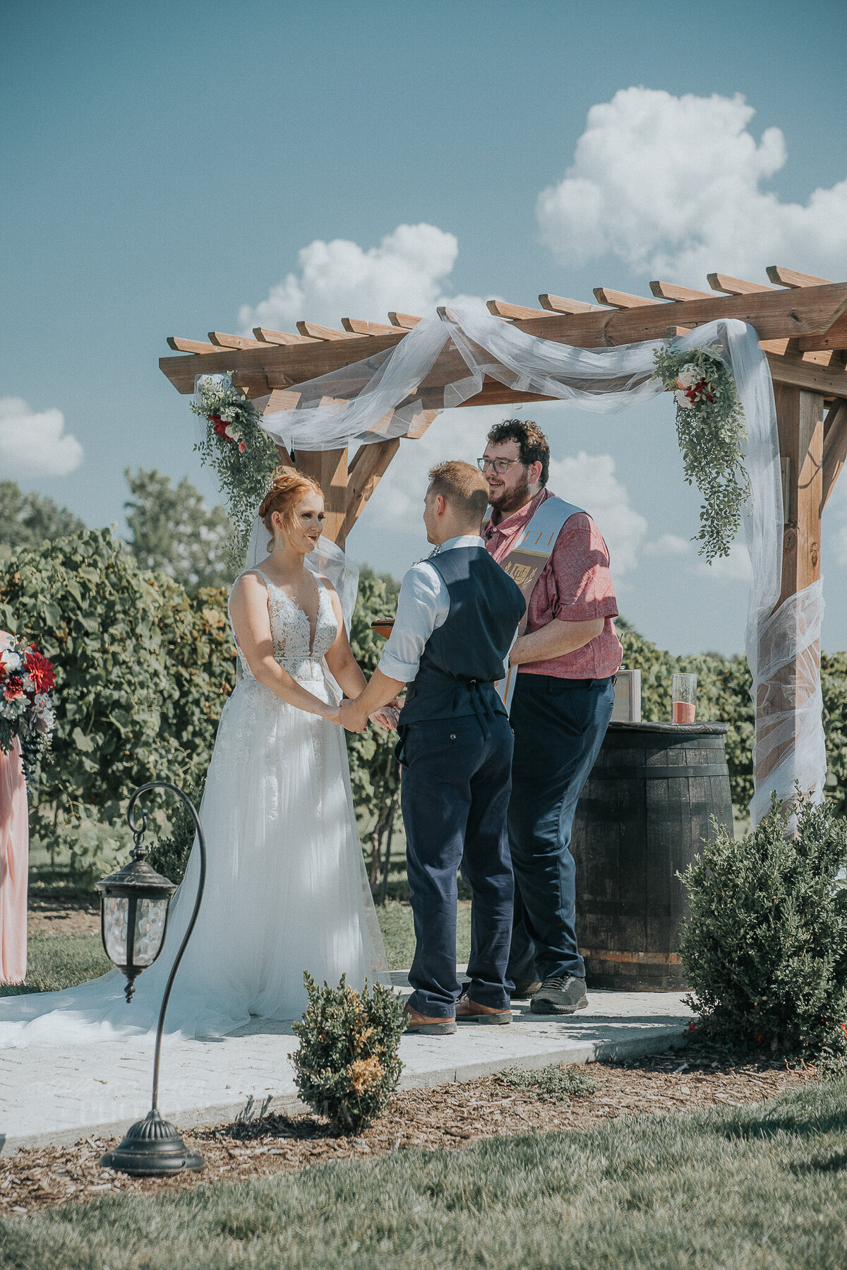 ceremony _ alaynna ann schwartz _ harpors vinyard _ iowa photographer _ playlife photography_0157