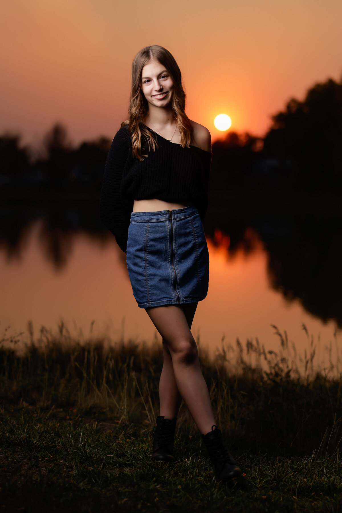 Thornton-Colorado-High-School-Senior-Photos-Photography-Yvonne-Min-Sunset-Nature-Lake-Outside-OCF-Light-Flash-Mountain-Range-Horizon-Stargate-Girls-1121