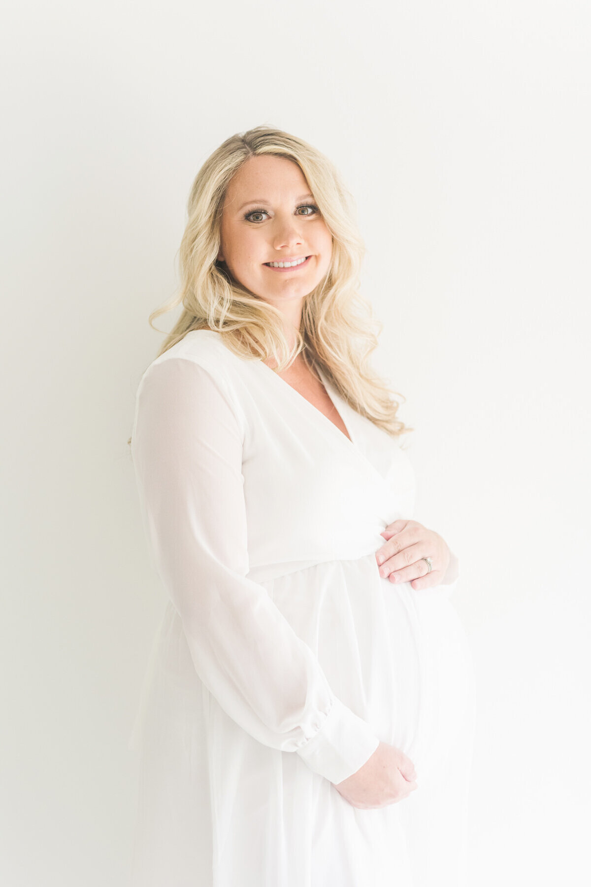Light-Airy-Maternity-Session-03