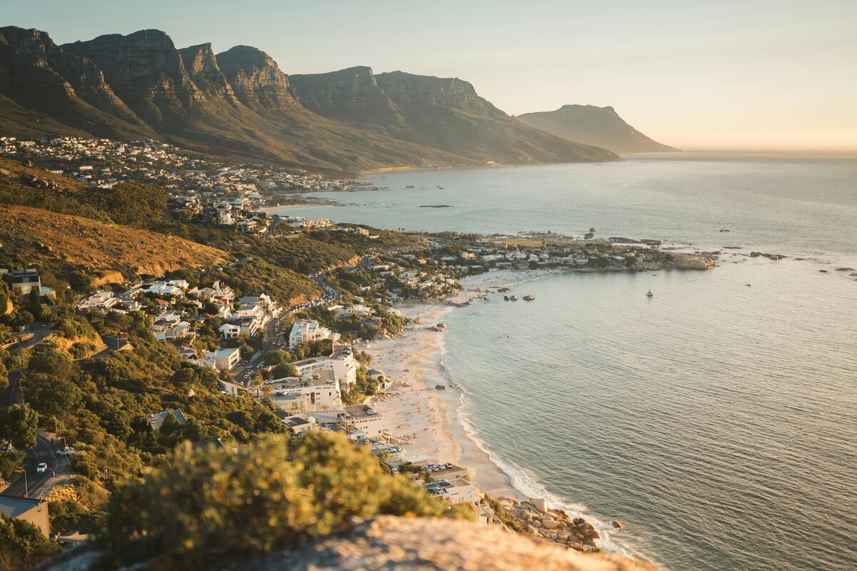 Coast of Cape town and table mountain