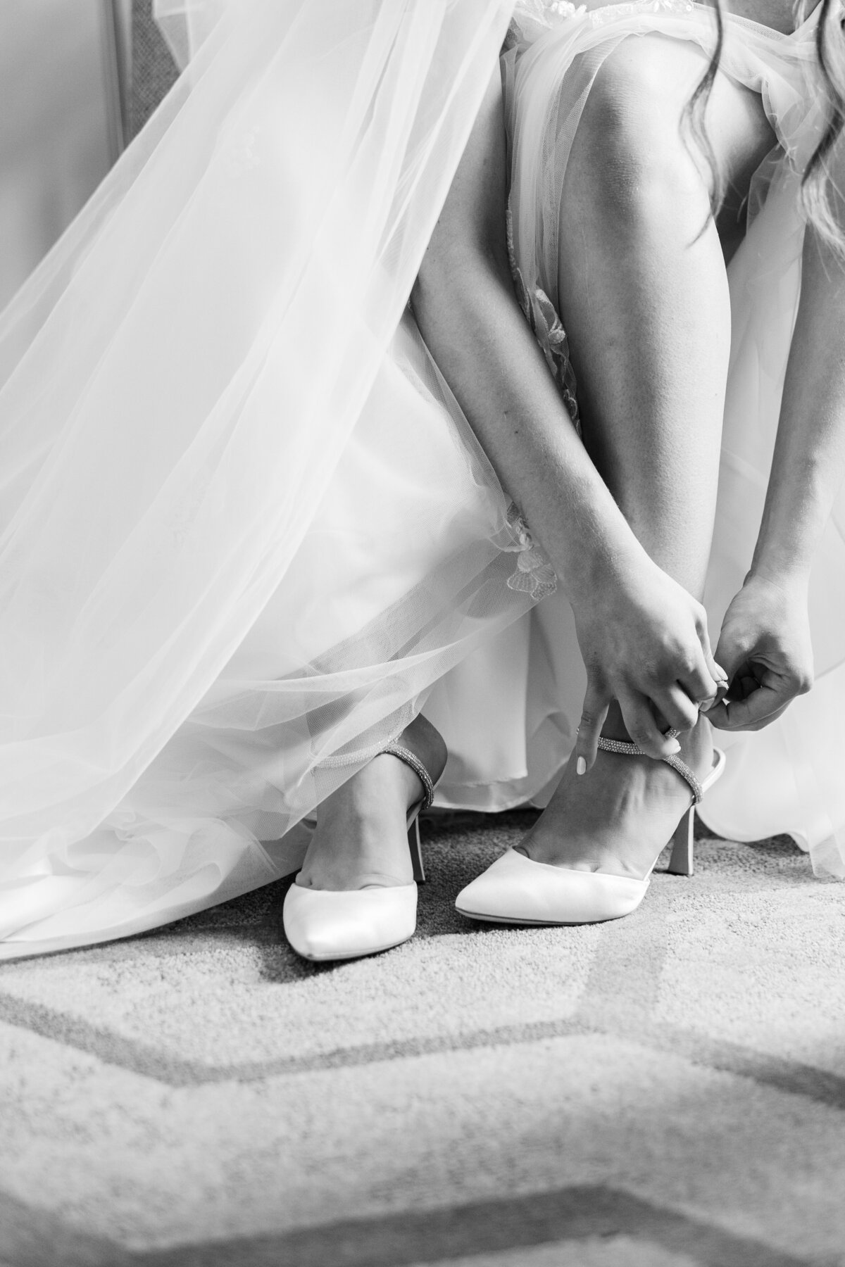 detroit-downtown-wedding-michigan-bride-groom-sweetest-heart-of-mary-church9