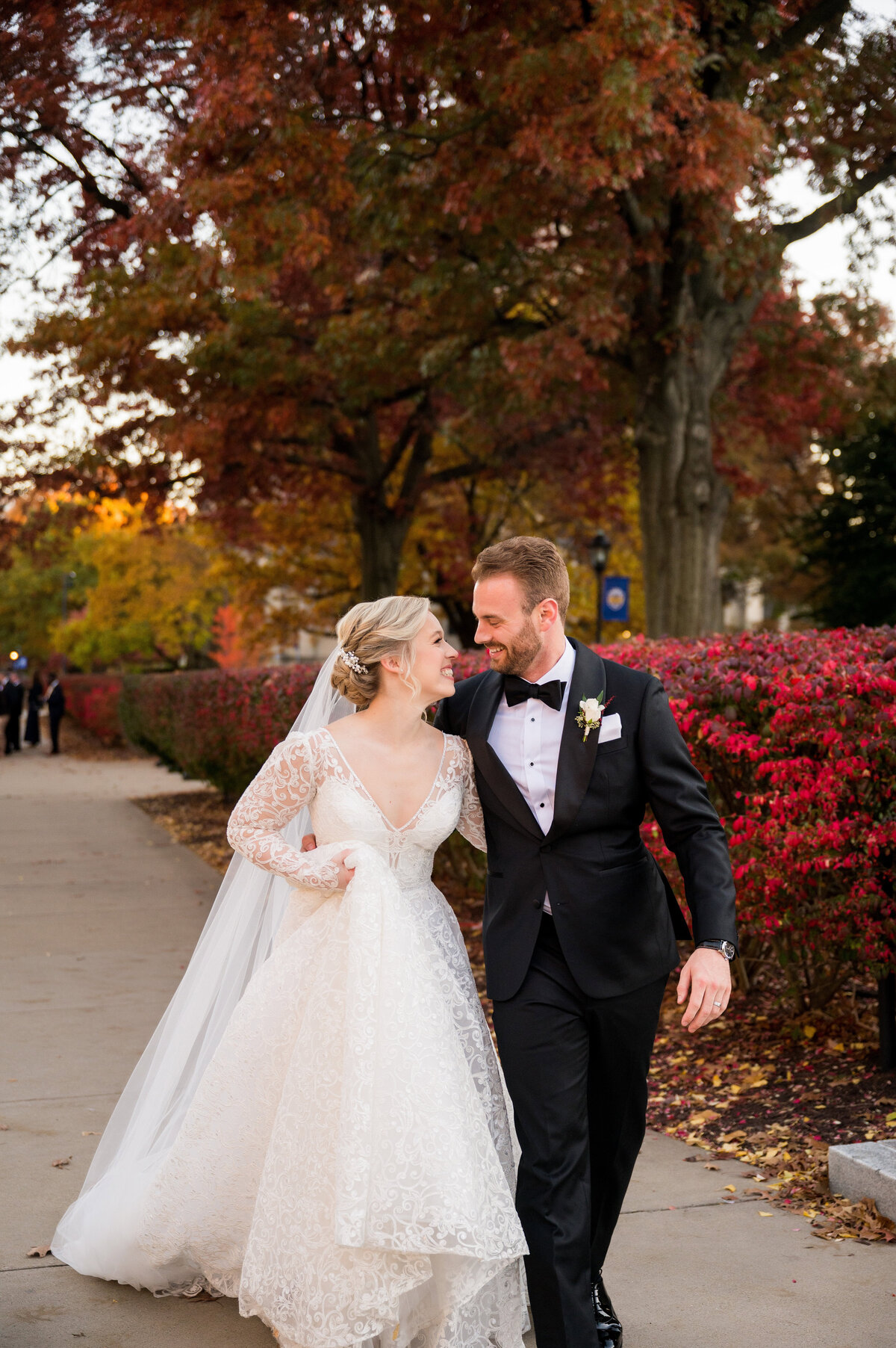 wedding pictures pitt campus autumn fall season