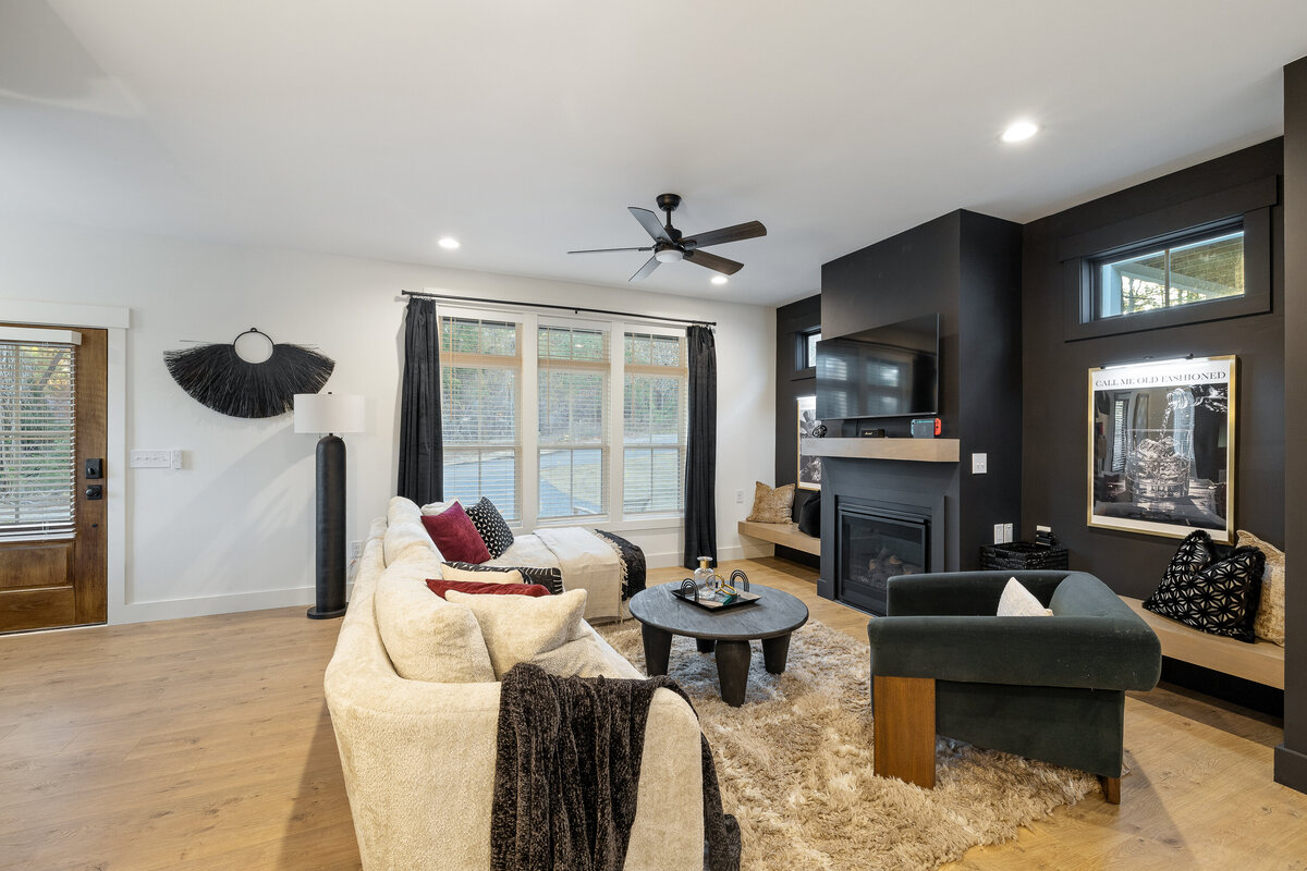 450 Illinois Ave-5