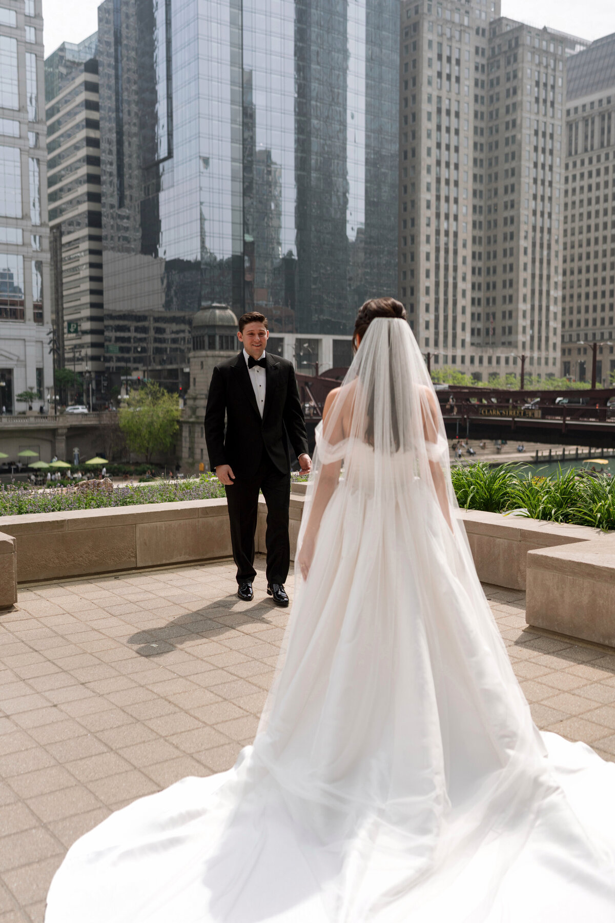 Aspen-Avenue-Berlez-Chicago-Wedding-Photographer-Great-Events-Epic-Events-Rockwell-on-the-River-Entertaining-Company-Jewish-Wedding-Editorial-47