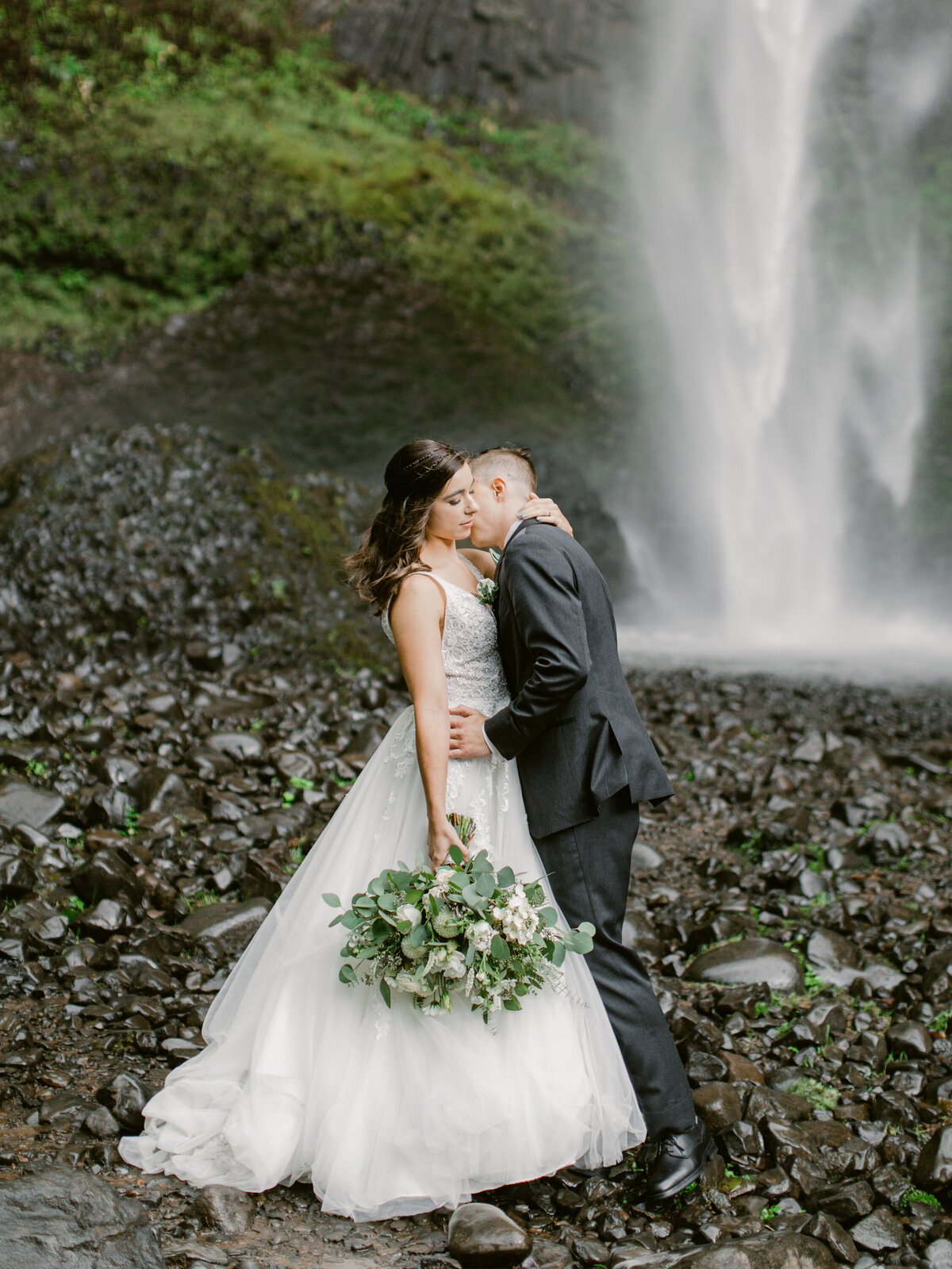 Wedding photographer in Portland Oregon