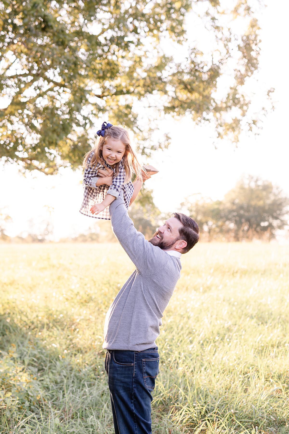 dad-playing-with-daughter-family-photo-session-hopkins-farm