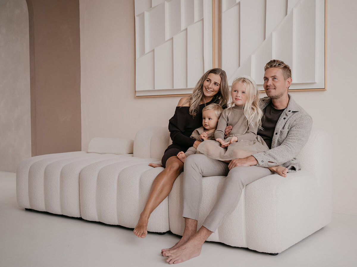 gezinsfotoshoot-leukfotografie-puur-ongedwongen-studio-the-loft-2