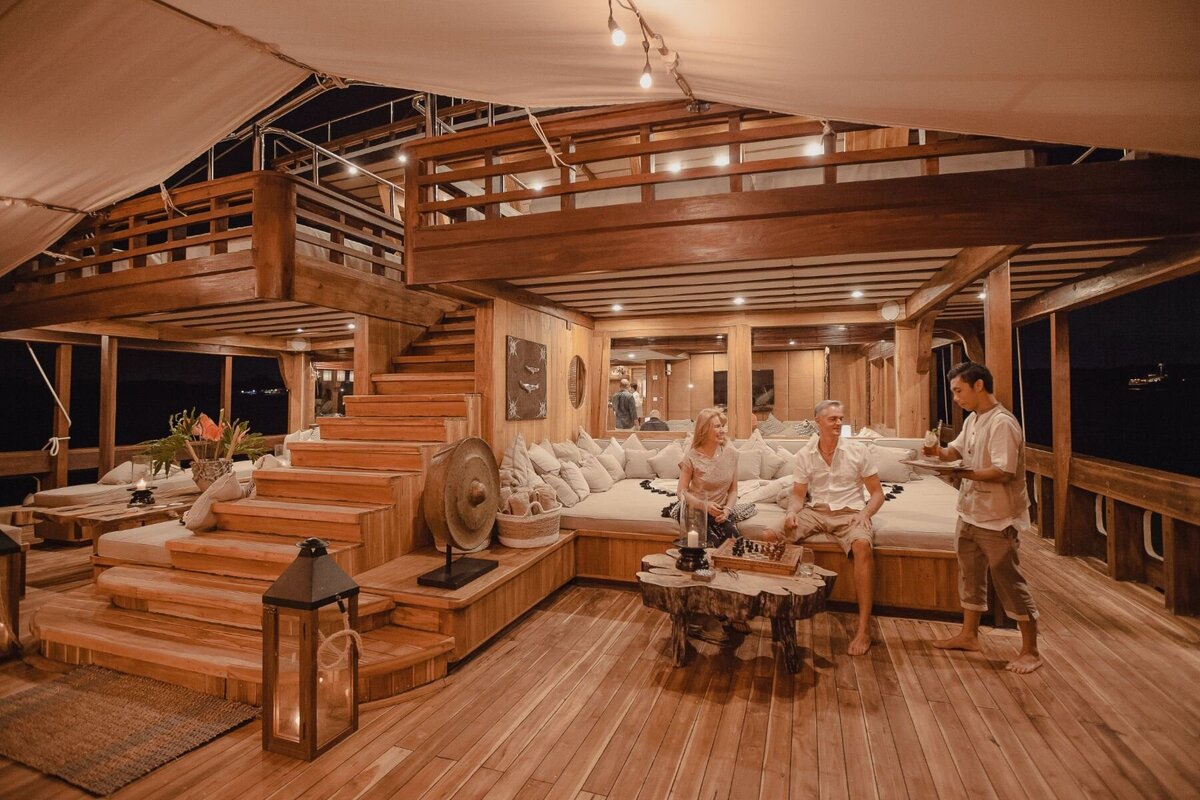 Prana Luxury Yacht Charter Indonesia Komodo 5