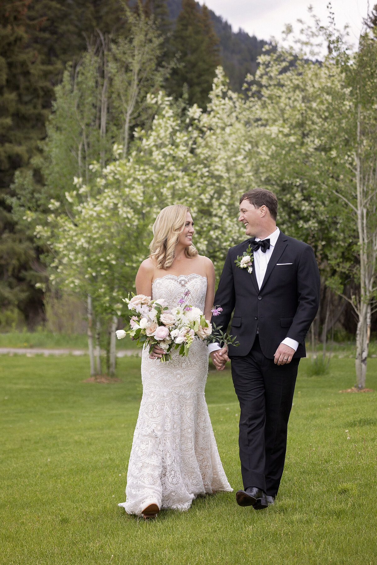 Shanna-Mae-Photography-Montana-Photographer-Montana-Weddings-Rainbow-Ranch-Lodge-008