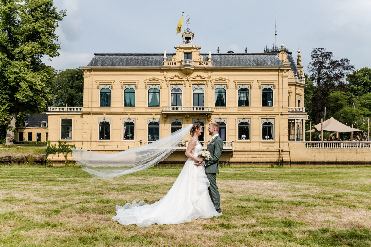 Trouwen Borg Nienoord Leek, bruiloft fotograaf, trouwen in Groningen (51)