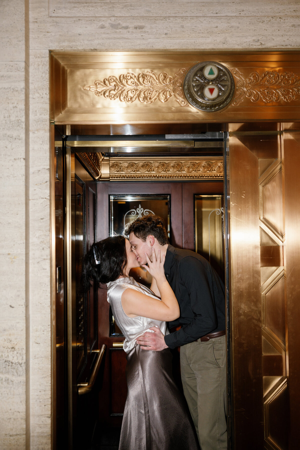 Aspen-Avenue-Chicago-Wedding-Photographer-Hilton-Palmer-House-Vintage-Hotel-Timeless-Editorial-FAV-57