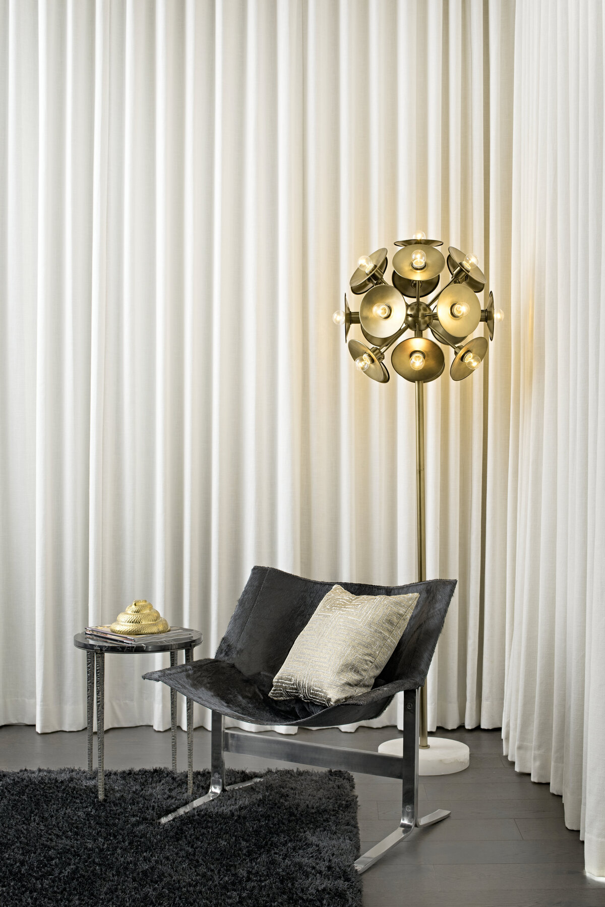 Contemporary Lounge Chair With Stand Lamp