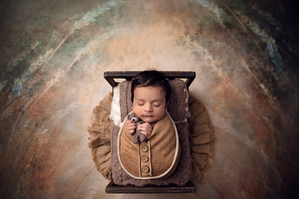Bed (fully wrapped) - 2020-10-06 - Khaalis' Newborn Session - 37 days (Inderdeep (Mona) Gill & Shivinder Singh Sidhu)067_1
