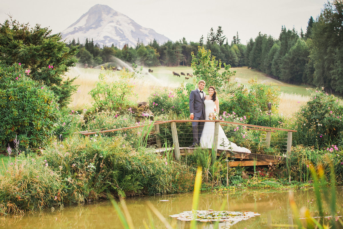 Mt Hood Bed and Breakfast Wedding portrait of bride and groom | Susie Moreno Photography