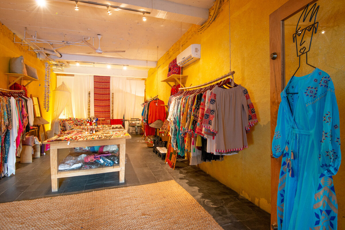 Careyes-Mexico-Shopping-Indigo-Plaza-De-Los-Caballeros-8619