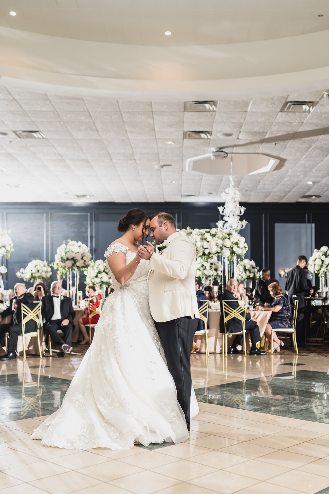 Classic Detroit Wedding at Saint Peter and Paul Church with Elegant Andiamo Reception28