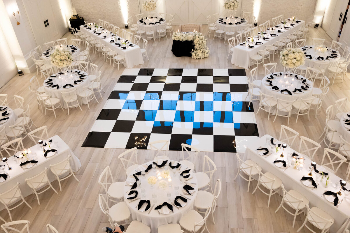 Savannah&Austin_Recep Decor-51