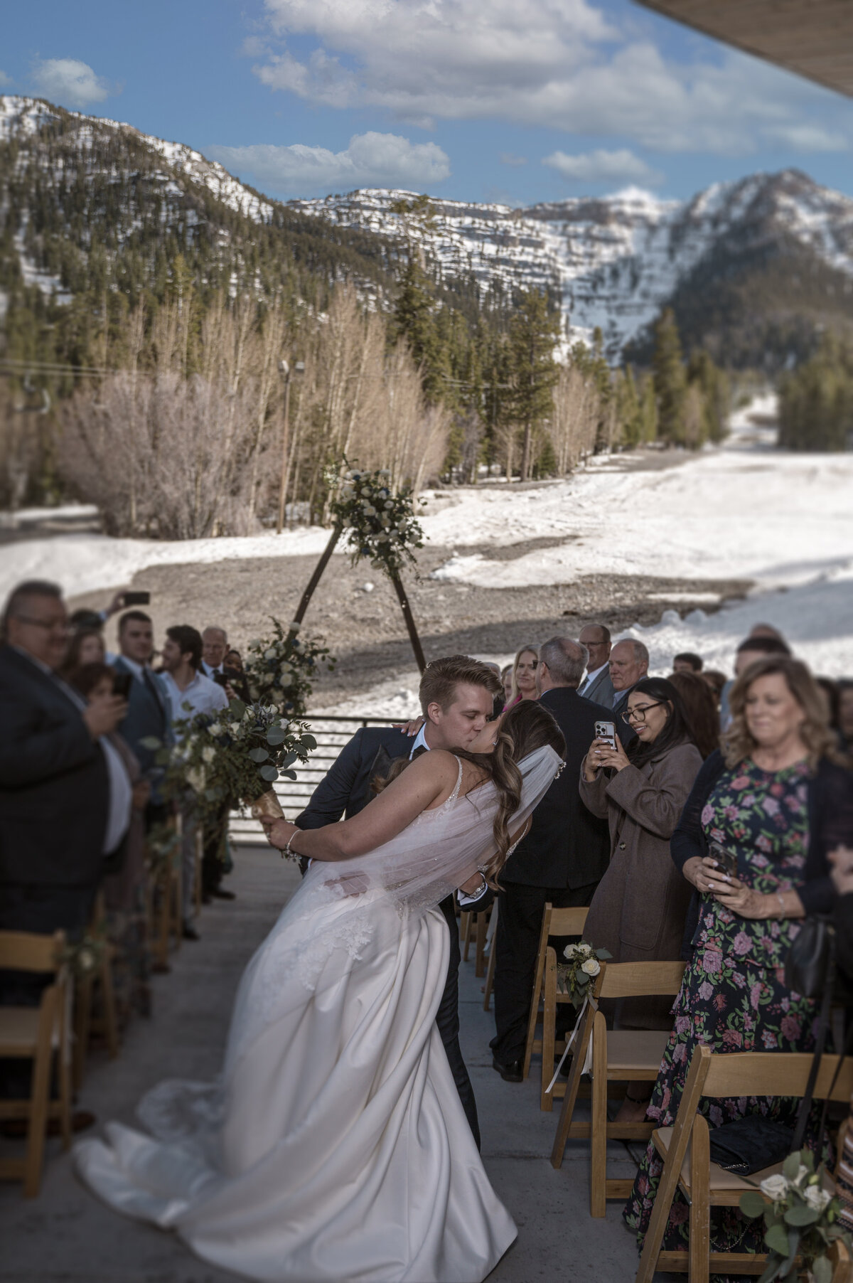 lincoln-outdoor-wedding-couple-kiss-legacy-in-light (43)