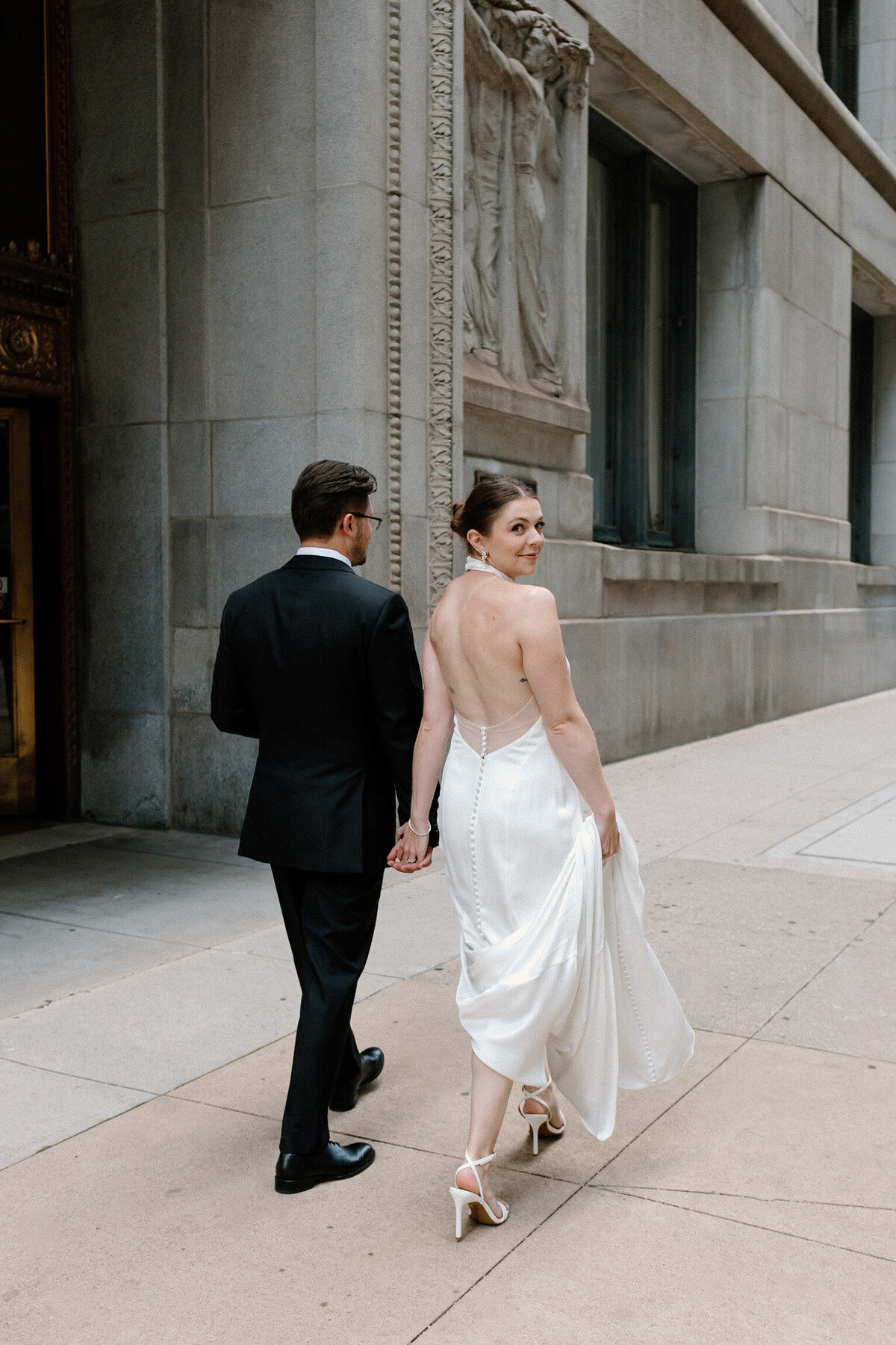 elopement-photos-in-Chicago-at-City-Hall-and-Lurie-Gardens