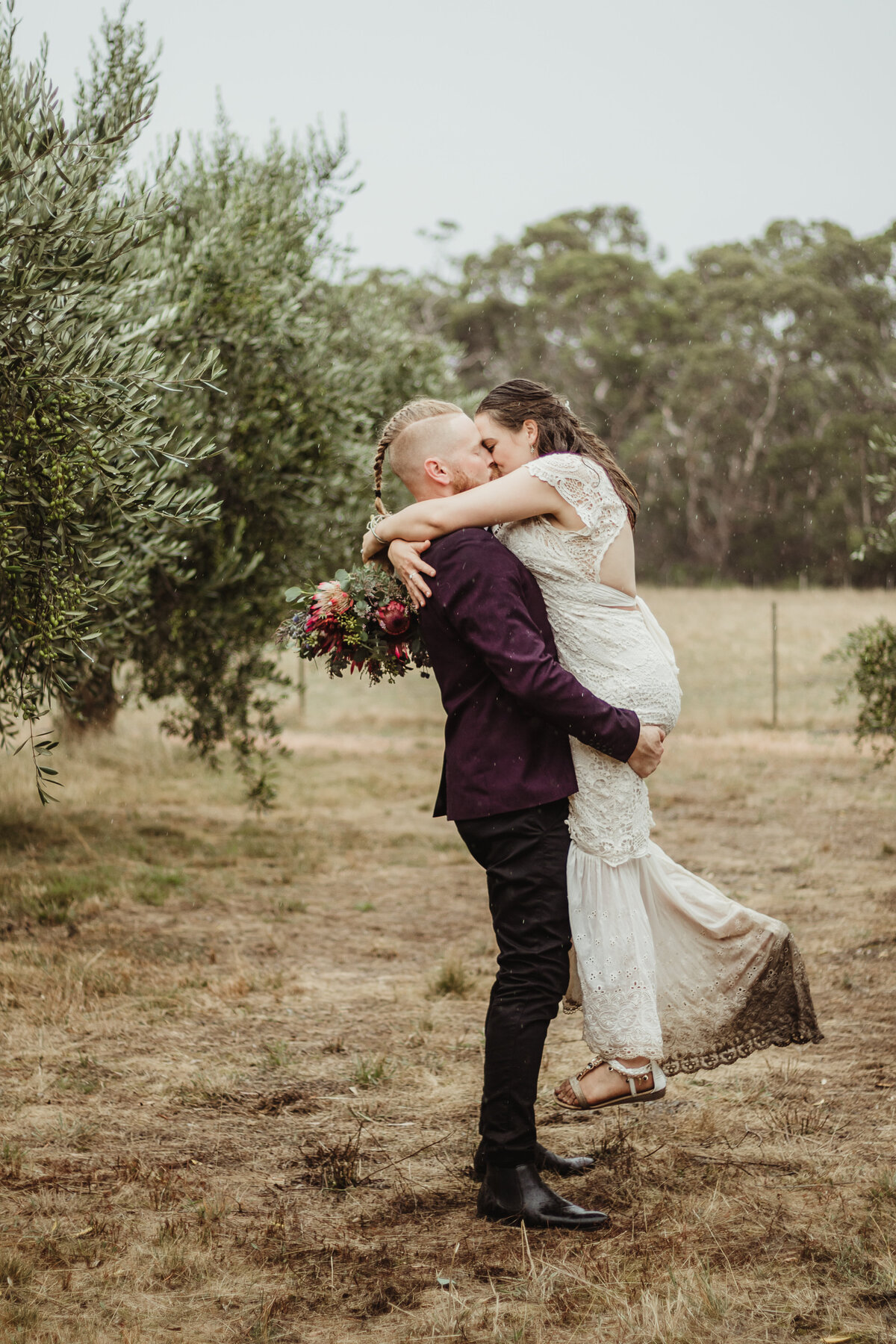 wedding-in-the-rain-rose-and-thistle-photography-australia-australian-wedding-photographer-melbourne-wedding-photographer-family-photography-beach-photo-session