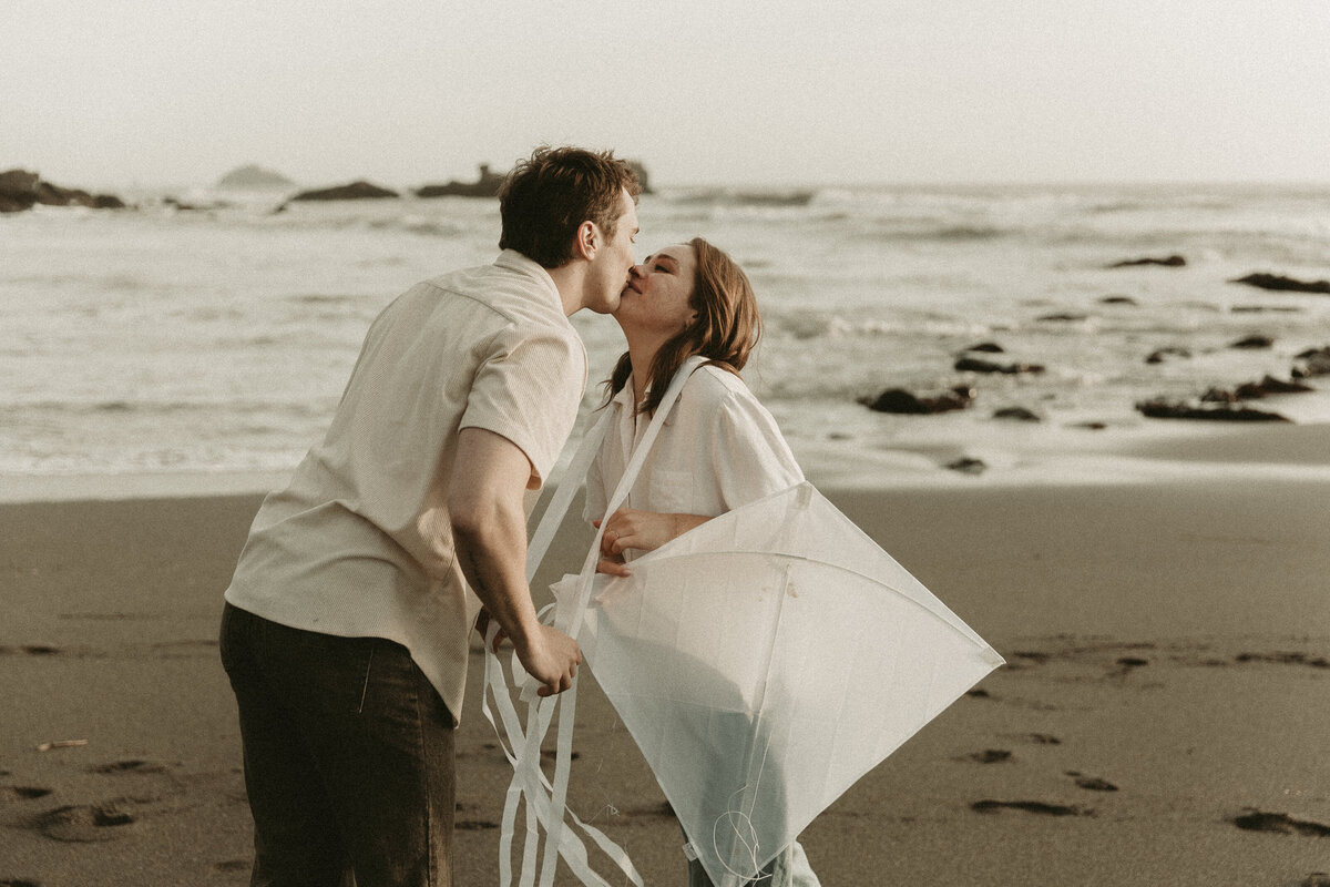 AbbyReePhotography-SecretBeachCouple-148