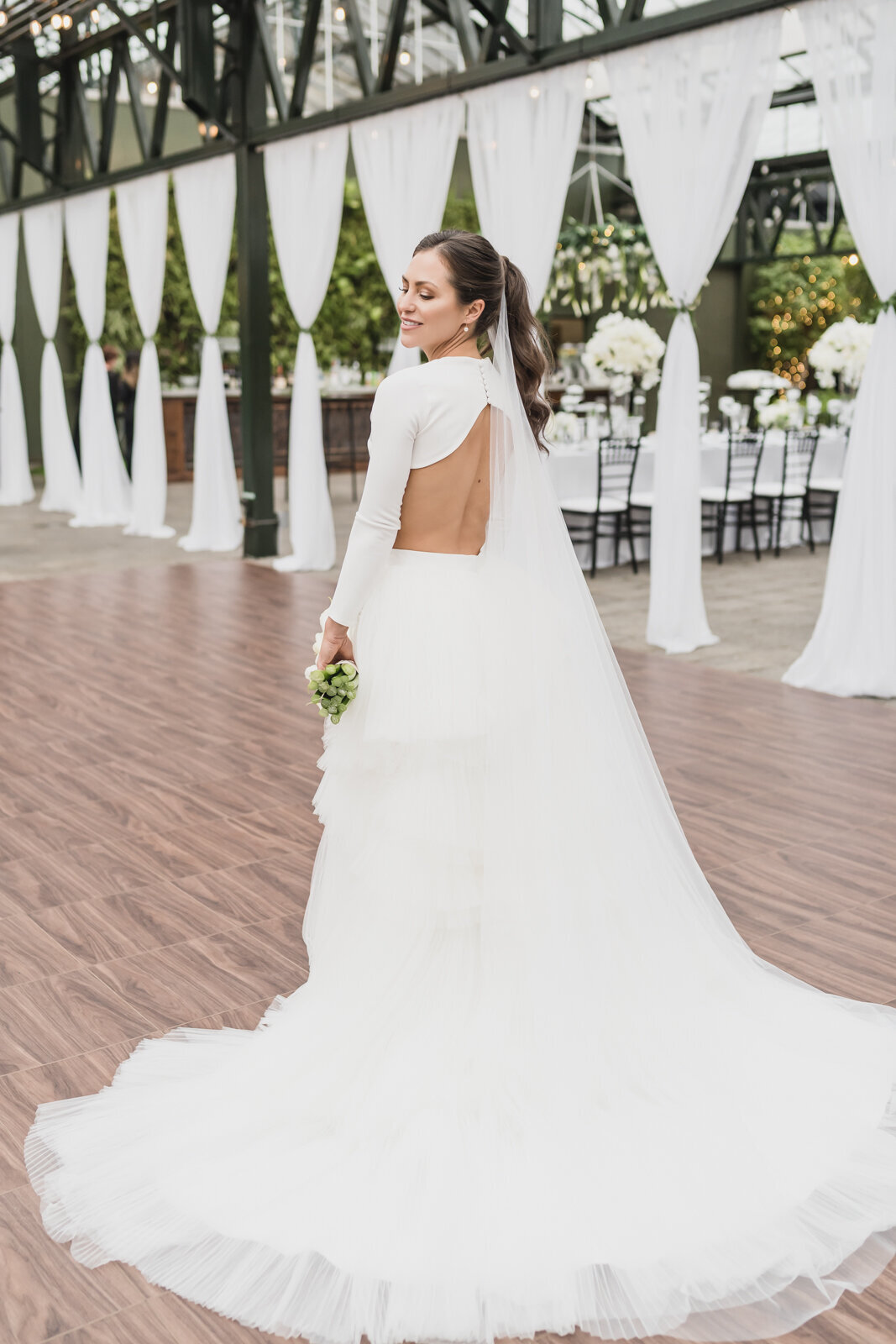 A MODERN ROMANTIC CLASSIC BLACK TIE PLANTERRA CONSERVATORY LUXURY WEDDING IN WEST BLOOMFIELD MICHIGAN BY KARI DAWSON110