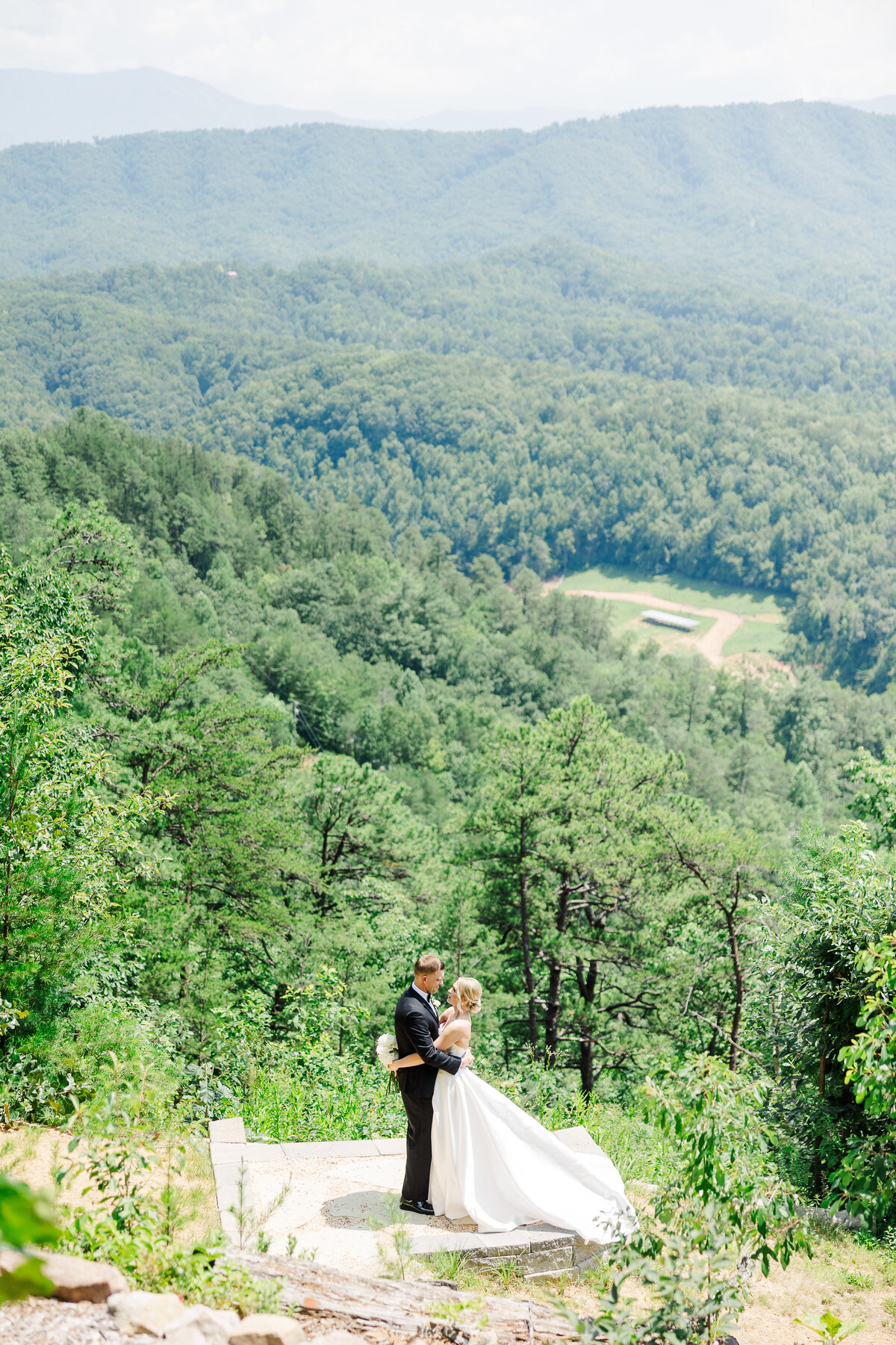 tn-smokies-mountain-wedding-venue-magnolia-pigeon-forge