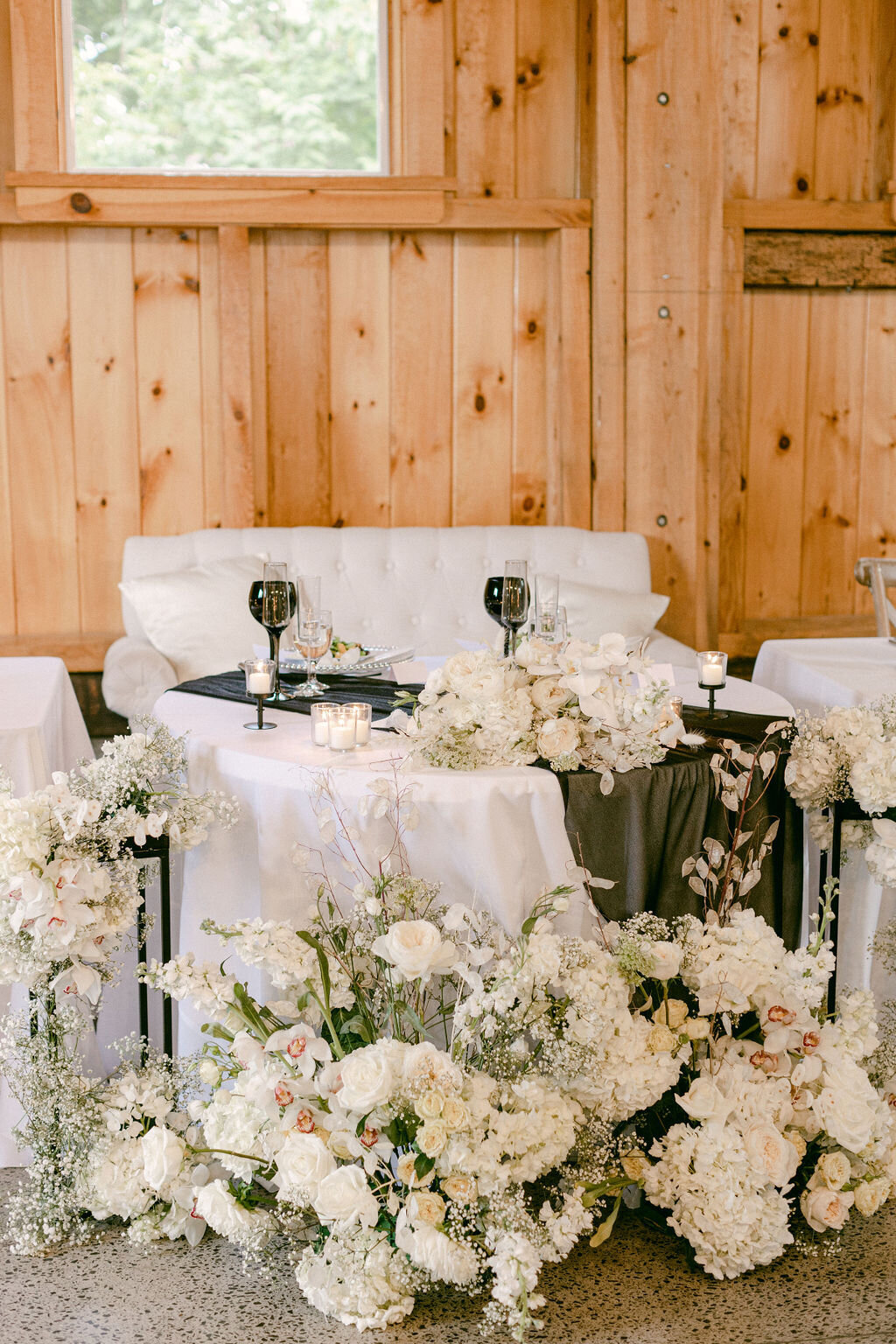 black-white-sweetheart-table-decor