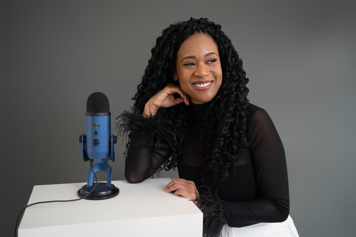 Podcast_poses_for_branding_Session