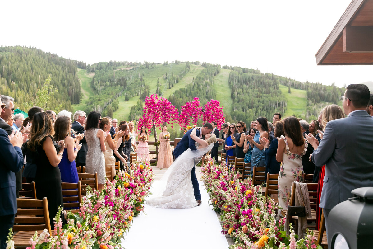 52-stein-eriksen-lodge-colorful-summer-wedding-ahp