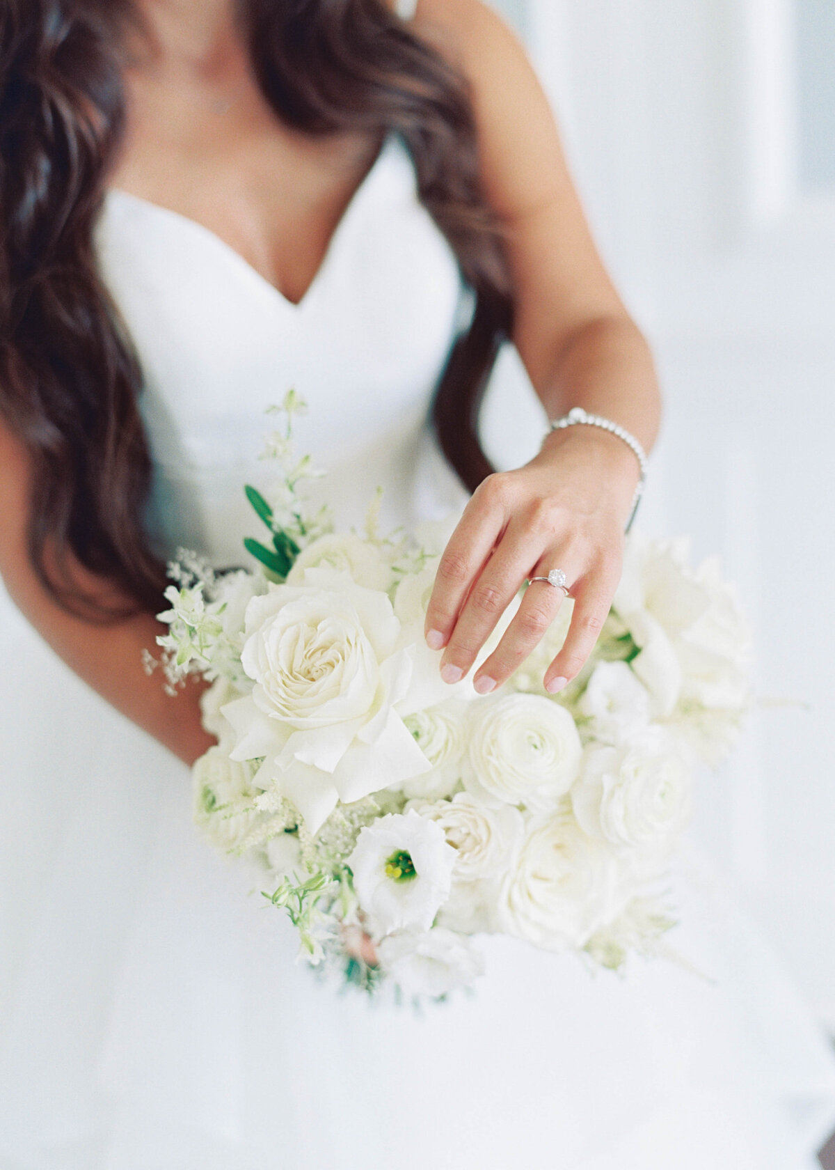 Huntingdon-Valley-Country-Club-Wedding-Bride-Getting-Ready_018