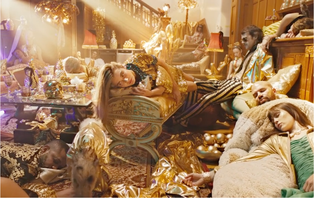 Vibrant visuals from OTTO’s Golden Party campaign, capturing festive glamour and energy through Stephan Burchardt’s lens.