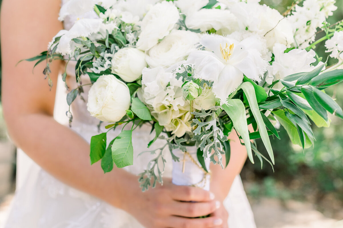 White bridal bouquet Union Hill In Sonora CA wedding