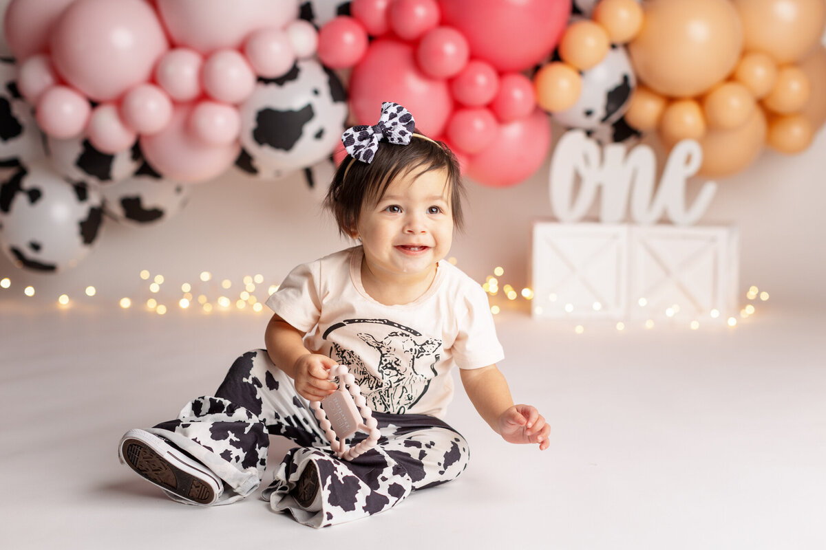 Best NW Arkansas cake smash photographer, cake smash photography near me, baby birthday photoshoot NW Arkansas