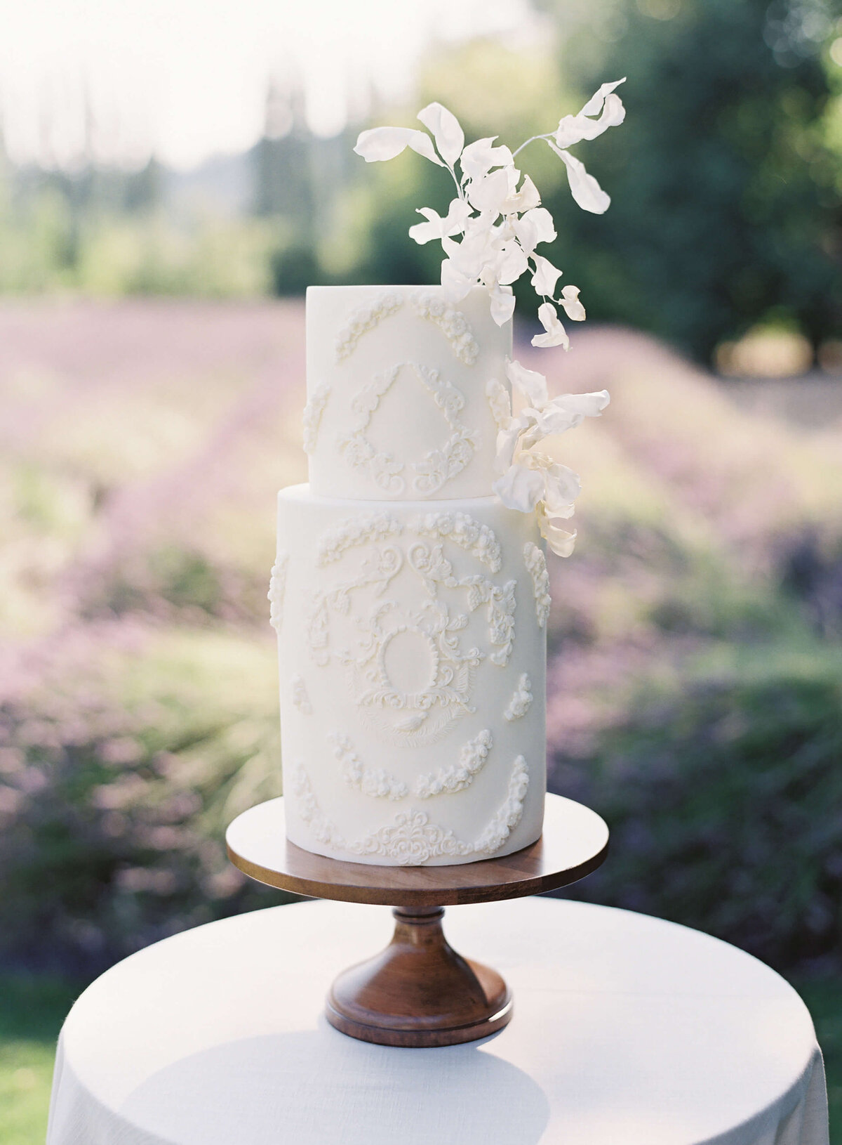 White artistic wedding cake a Woodinville Lavender - Jacqueline Benét