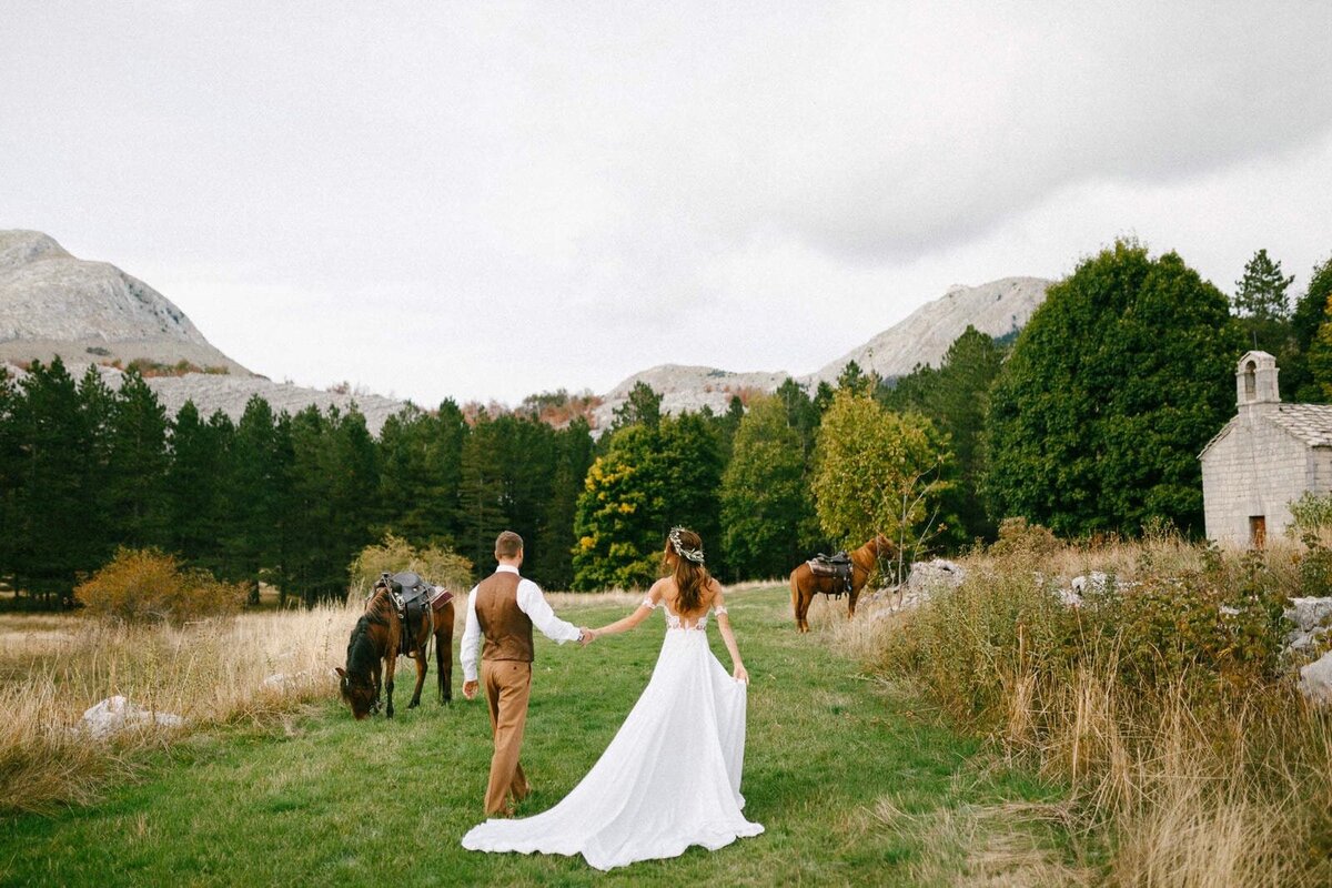 E8-Engagement-Photoshoot-In-the-mountains-with-horses-Ruslan-and-Kristina-2017-09-24-2500px-1025