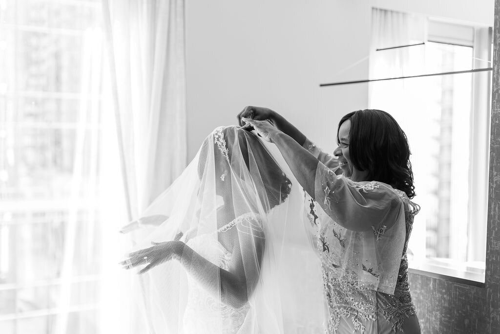 mother-by-the-bride-putting-on-daughters-veil-the-epicurean-hotel-ashley-nicole-photography-min