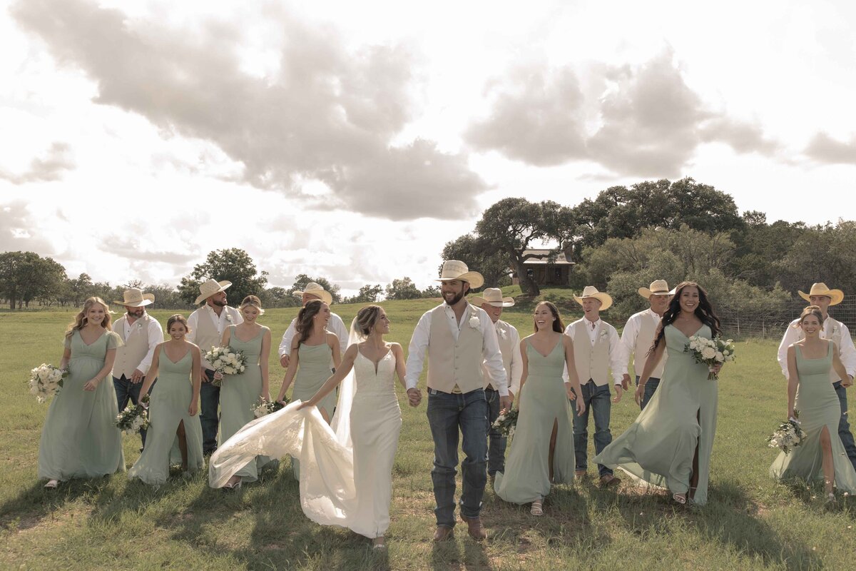 Dakota&Hope'sSneakPeeks-courtneyagaryphotography-32