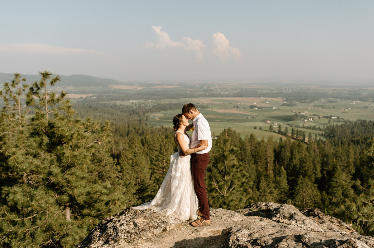 rocks_of_sharon_spokane_washington_hiking_elopement_08