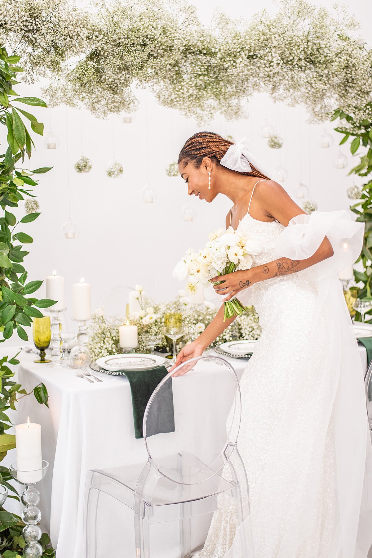 bride-groom-tablescape-white-green-greenville-sc-nc-pearls
