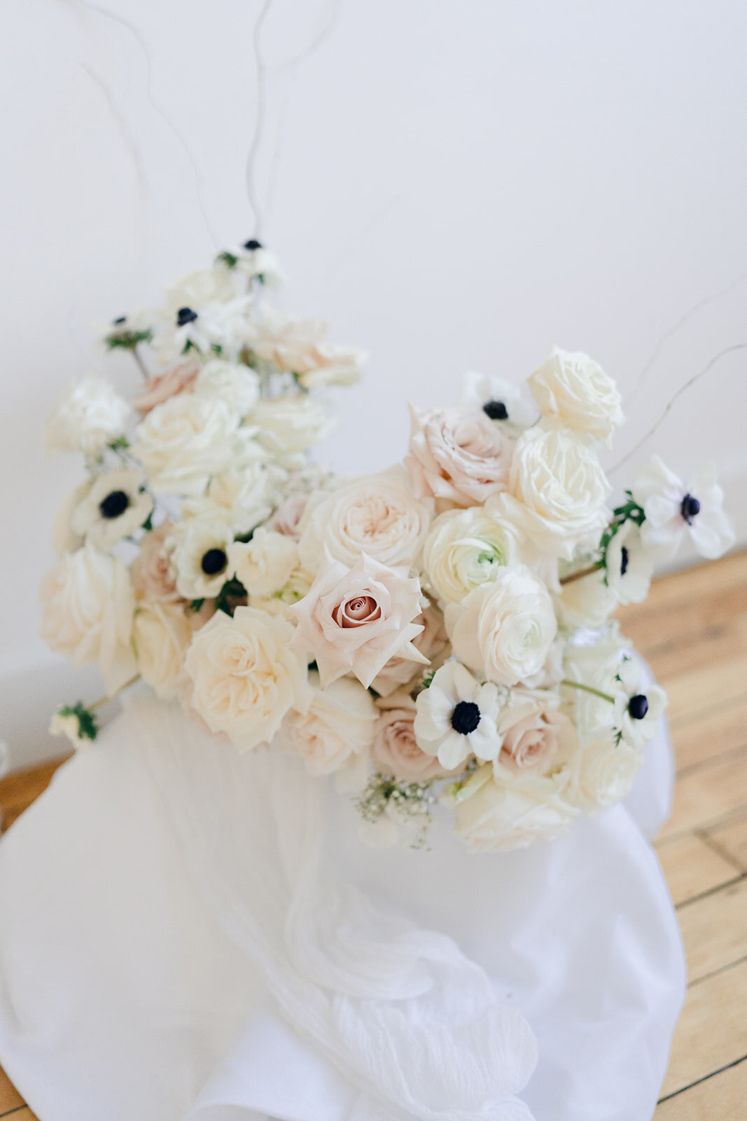 modern-wedding-bouquet-the-boylston-rooms-ma