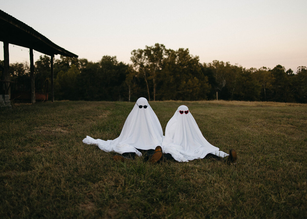 Spooky Fall Couples Portraits Missouri (6)