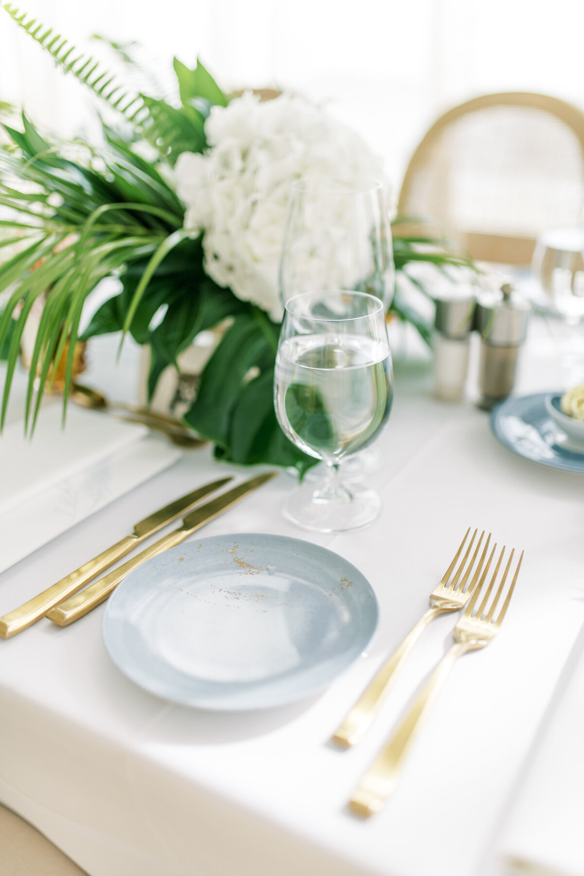 The tablescape for the indian wedding at the pearle hotel