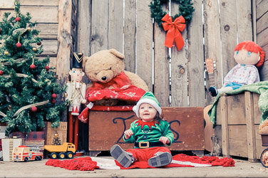 Cynthia_Priest_Photography_Edmonton_Family_Photography_Christmas_Santa_Claus_and_Baby-2