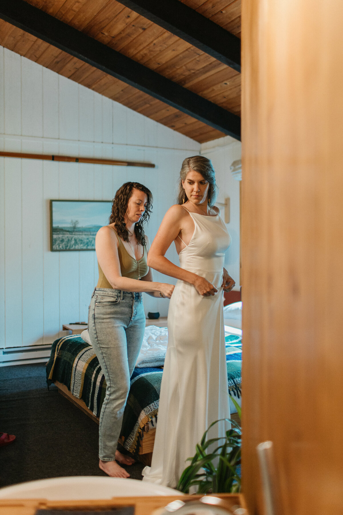 getting-ready-details-documentary-wedding-photography-Point-Defiance-jennifer-moreno-photography-washington