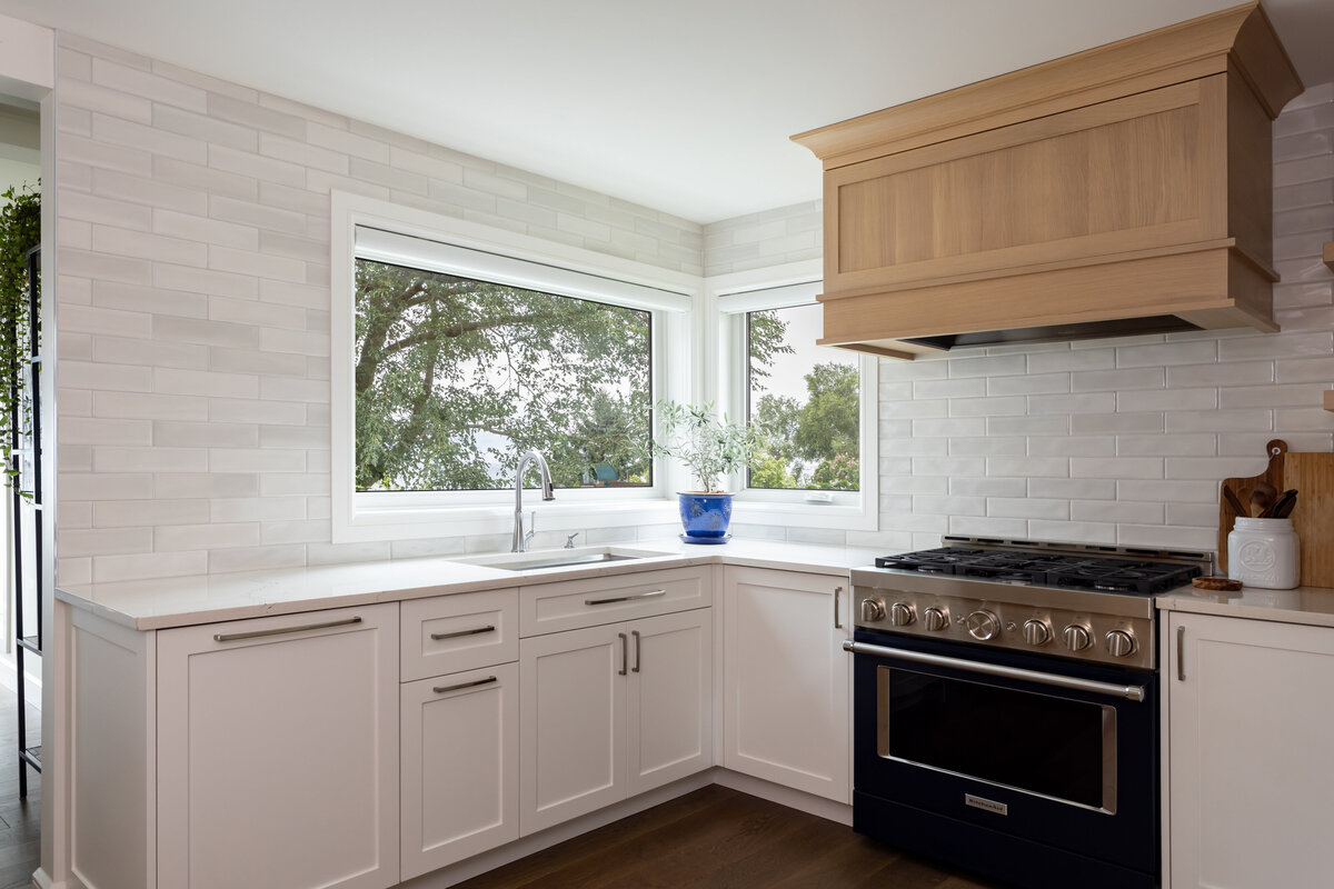 KatCo_Interiors-LakeHouse-Kitchen-07